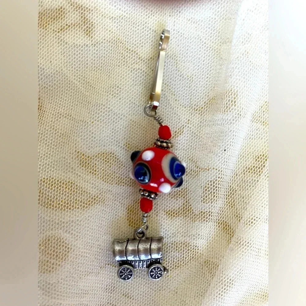 Cute Vintage Silvertoned  Miniature Train Keychain Backpack Purse Handbag charm